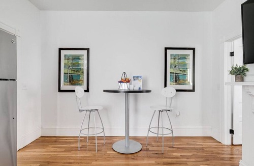 Church Hill Apartment | Chic Urban Couples Retreat: Perfect Getaway `n RVA