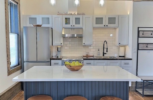 Big Timber Apartment | Chic Urban One-Bedroom Loft in downtown Big Timber w/Recreation All Around