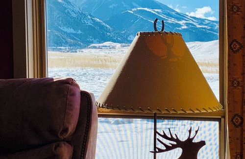 Livingston House | Chico Old Saloon Yellowstone NP Paradise Valley Steele House Montana getaway