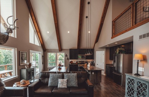 Rockbridge Cabin | Chieftain Meadows-Nature Trails,Wi-Fi,Hot Tub,Game Room,20+ private acres