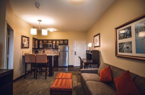 Chinatown House | Chinatown 1B and Free Parking Washer and Dryer Gym Relux