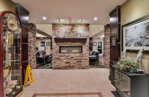 Chinatown House | Chinatown 1B and Free Parking Washer and Dryer Gym Relux