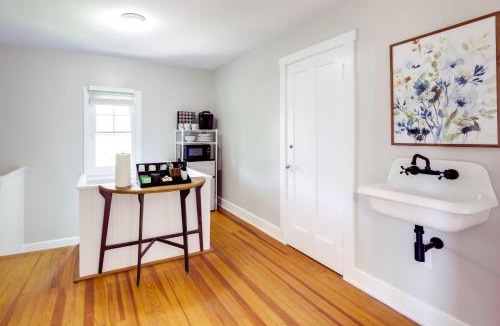 Hyde Park Apartment | Cincinnati Apartment 1 Mi to Hyde Park Square!
