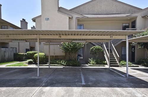 Brookhollow Condo | CITY CONDO