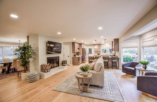 North Canton House | City estate offering privacy & seclusion near many attractions