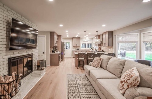 North Canton House | City estate offering privacy & seclusion near many attractions