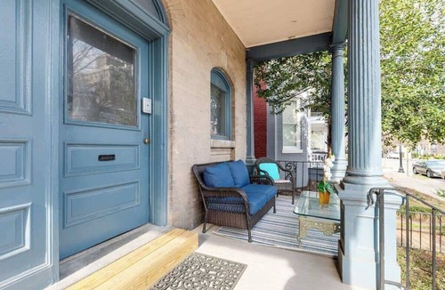 Fan District Apartment | City Nest in the Fan/Museums/Porch & Parking