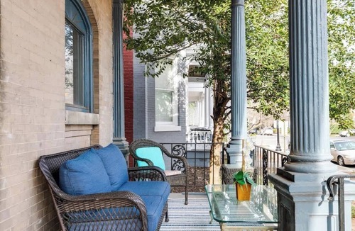 Fan District Apartment | City Nest in the Fan/Museums/Porch & Parking