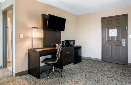 Castleberry Hill Hotel | Clarion Inn & Suites Atlanta Downtown