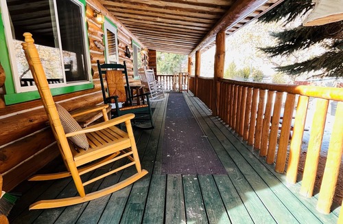 Salmon Apartment | Clark Cabin, Greyhouse Inn Vacation Rentals