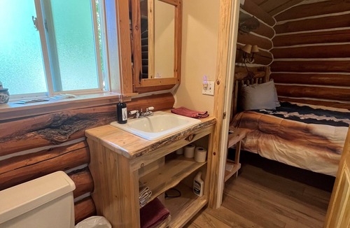Salmon Apartment | Clark Cabin, Greyhouse Inn Vacation Rentals