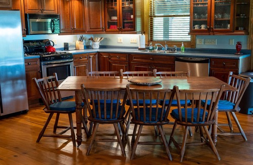 Taylorsville Cabin | Classic Kentucky Farm: Bluegrass - Bourbon - PGA -Firepit-Horse Country-WiFi