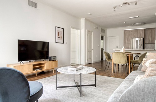 Playa Vista Apartment | Classic Playa Vista 2BR w/Pool, Gym & W/D, nr 405, by Blueground