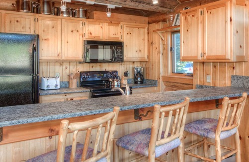 Gallatin Gateway Cabin | Classic Riverfront Cabin