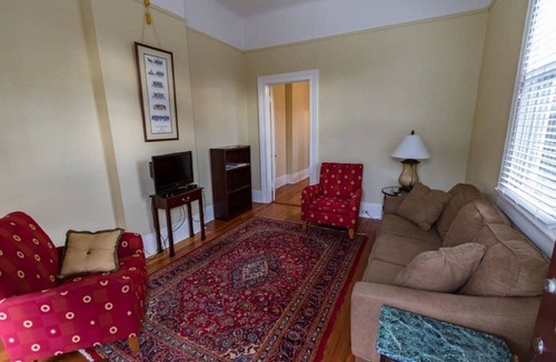 Leonidas House | Classic Uptown Shotgun, Just Steps to the Streetcar !