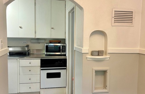 University District Apartment | Classic Victorian-Carriage House