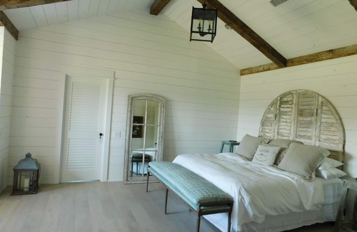 Round Top House | Classy Cattle Farm Experience-Wine and Bovine