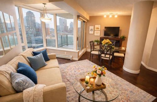 Crosstown Apartment | Classy Downtown Vancouver Apartment Near Rogers Arena