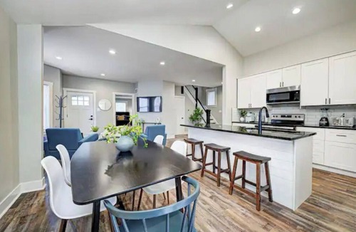 Fountain Square House | Classy home Indianapolis*Fountain Square*walk to restaurants