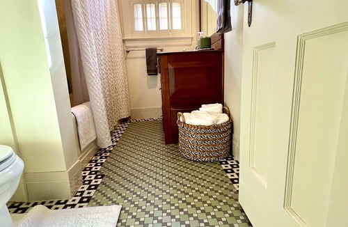 Tulsa House | Classy home w/deck & fenced yard only 2 blocks from the fairgrounds!