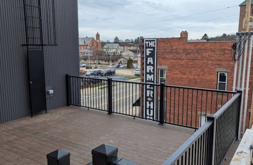 Millersburg Apartment | Clay St. Suite - American Hall