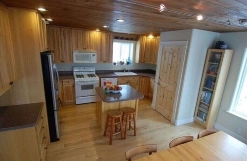 Ashton House | Clean and Cozy Forest Hideout