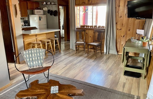 Lava Hot Springs Cabin | Clean and Cozy Cabin on Main Street - Walk to the river and hot pools!