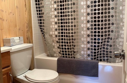 Raymond Cabin | Clean, comfortable cabin. Sleeps 4