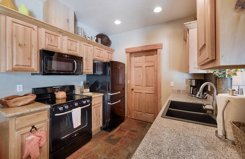 McCall House | Clean Comfortable Townhome with Hot Tub Sleeps 7