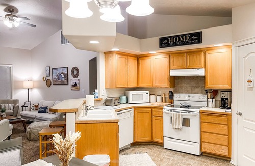 Meridian House | Clean, Comfy and Family Friendly Home (away from home)
