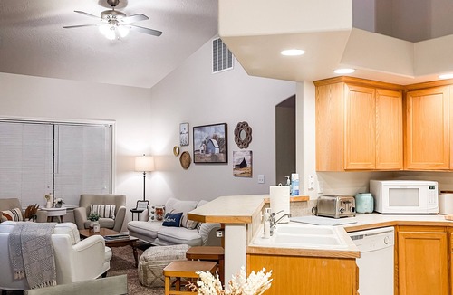 Meridian House | Clean, Comfy and Family Friendly Home (away from home)