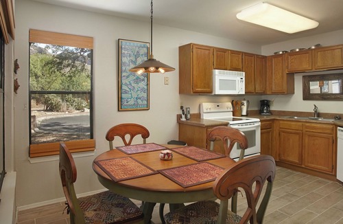 Tucson Condo | CLEAN, RARE Private & Best View at EDGE of Property Facing Mountains! 2br/2ba