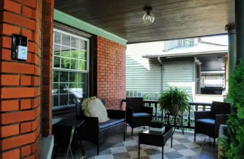 Detroit - Shoreway House | Cleveland Hideaway on Clifton