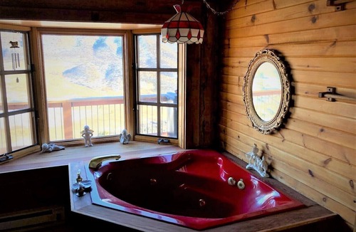 Boise Cabin | Cliffside Log Cabin w/ Large Deck for Enjoying Spectacular Views & Wildlife