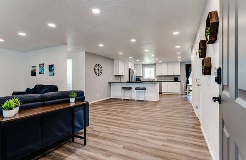 Harlow House | Close to Autzen, Hayward, & Hospitals