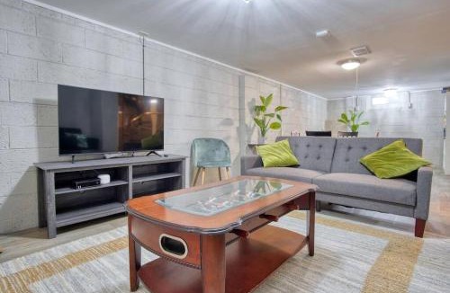 Indianapolis House | Close to Butler Uni, Cozy Home,Firepit,Free Parking