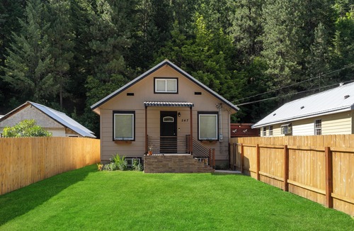 Wallace House | Close to Hiawatha Tr. and Skiing w/HOT TUB