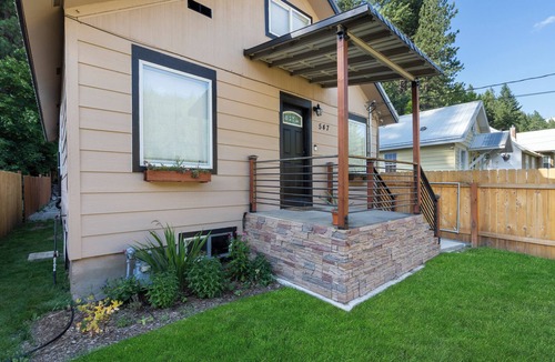 Wallace House | Close to Hiawatha Tr. and Skiing w/HOT TUB