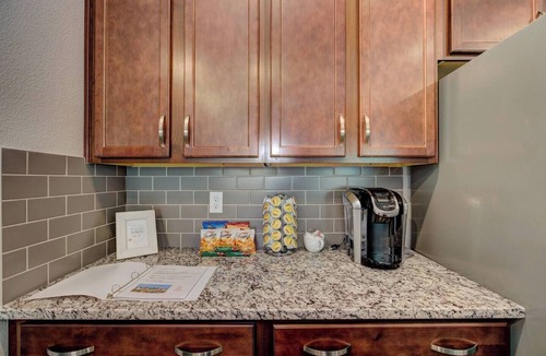 Nampa House | Close to Idaho Center~ King bed~5 TVs~Room for all