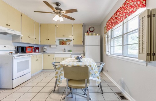 Norman House | Close to OU-TVs in every room-outdoor dining-wifi-W/D