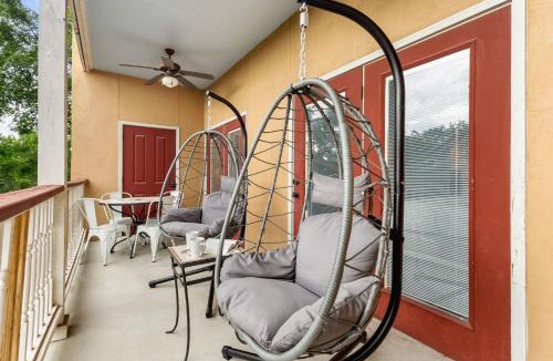 Gruene House | Close to River Shared Family Pool Wurstfest Ready