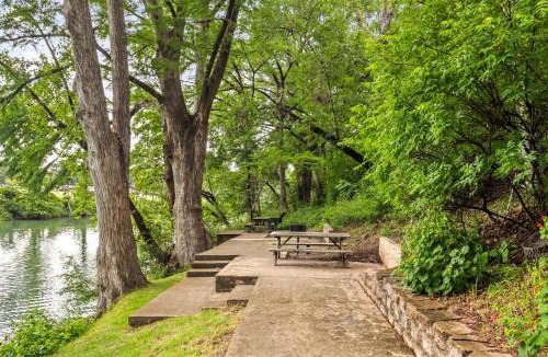 Gruene House | Close to River Shared Family Pool Wurstfest Ready