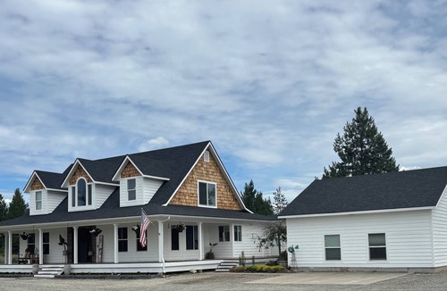 Athol House | Close to Silverwood Hot tub Game Room Fire Pit