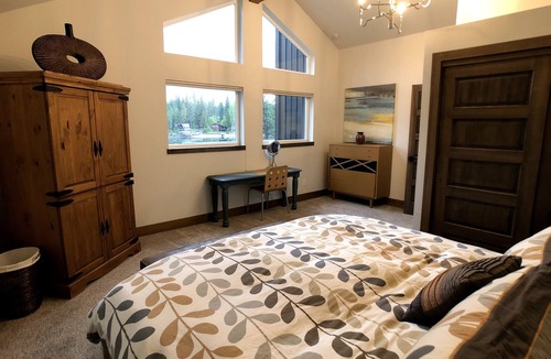 Post Falls House | Close to Town Waterfront Estate- Great food on and off the water nearby!