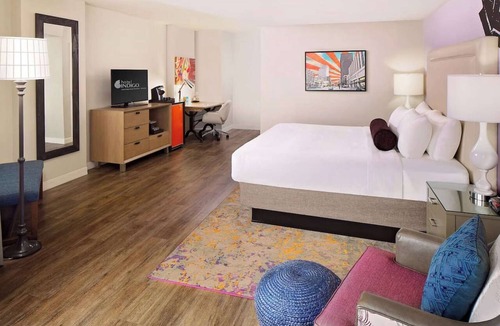 Red River Cultural District Hotel | Close to UT Austin + Rooftop Pool. Bar. Dining.