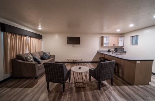 Montpelier Hotel | Clover Creek Inn