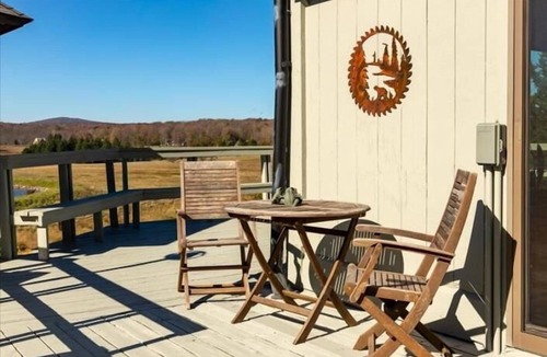 Old Timberline House | CM05-Sweeping Views! Private Pond, Hot tub!