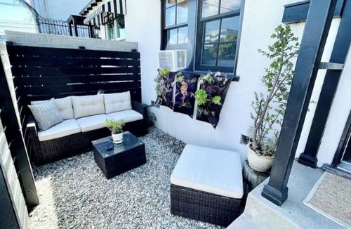 Palms House | Coastal Bungalow Culver City Walk to Metro, Shops, Gyms