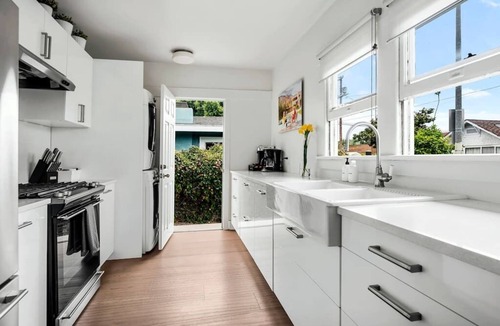 Venice House | Coastal Charm: Gated Venice Bungalow