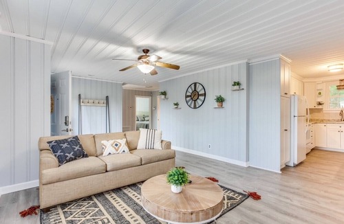 Longs House | Coastal Cottage Private - 7 minutes to Beach